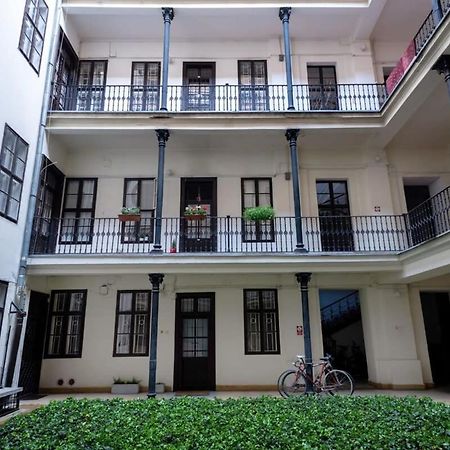 Lovely Downtown Apartment Close To The Basilica Budapest Exteriör bild