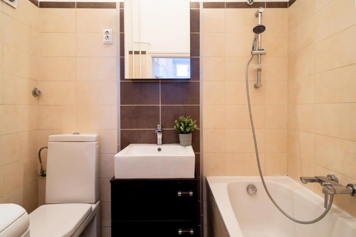 Lovely Downtown Apartment Close To The Basilica Budapest Exteriör bild