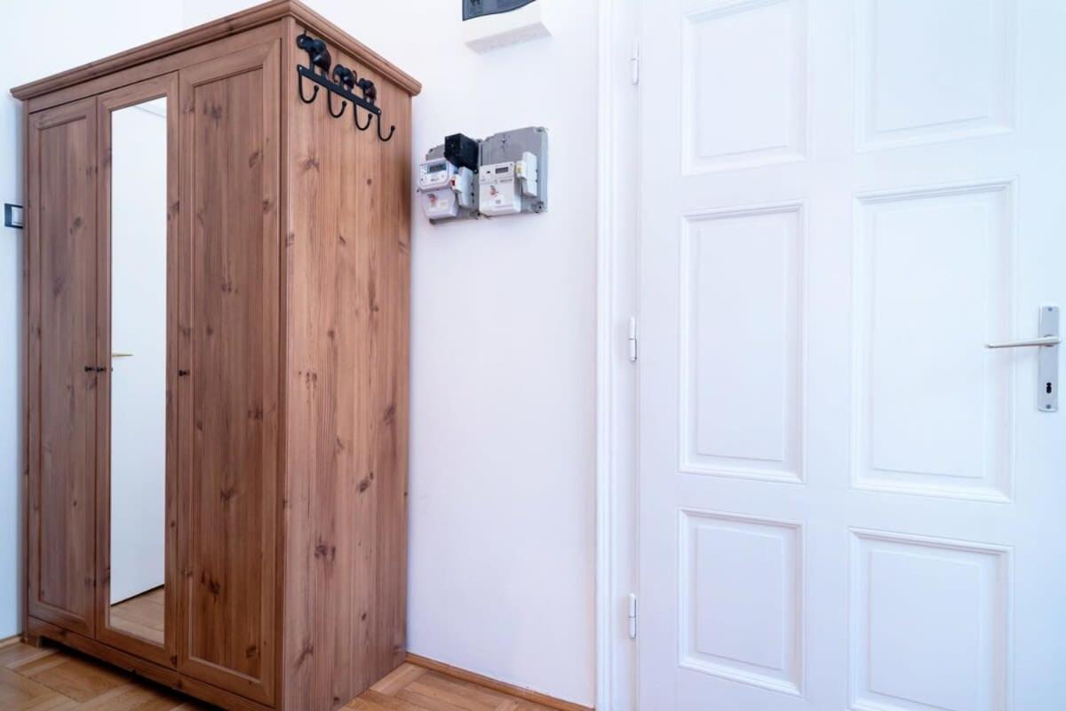 Lovely Downtown Apartment Close To The Basilica Budapest Exteriör bild