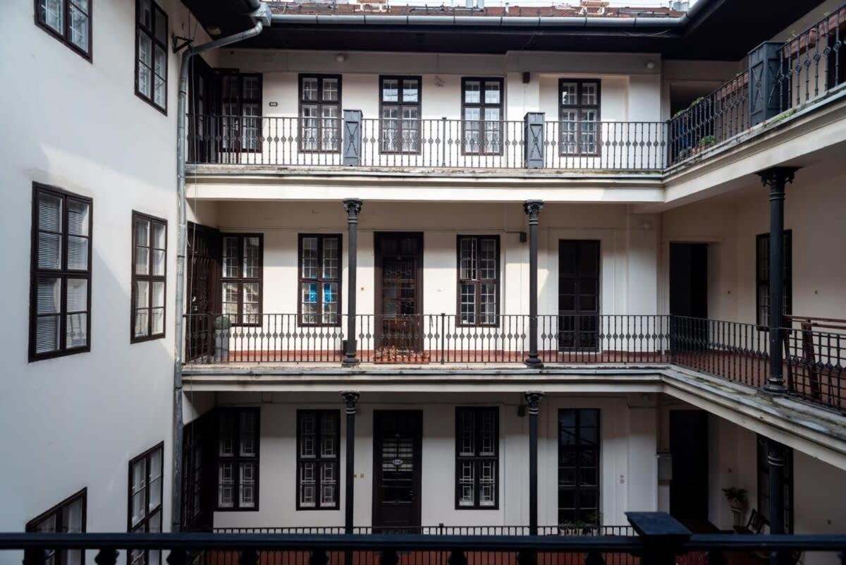 Lovely Downtown Apartment Close To The Basilica Budapest Exteriör bild