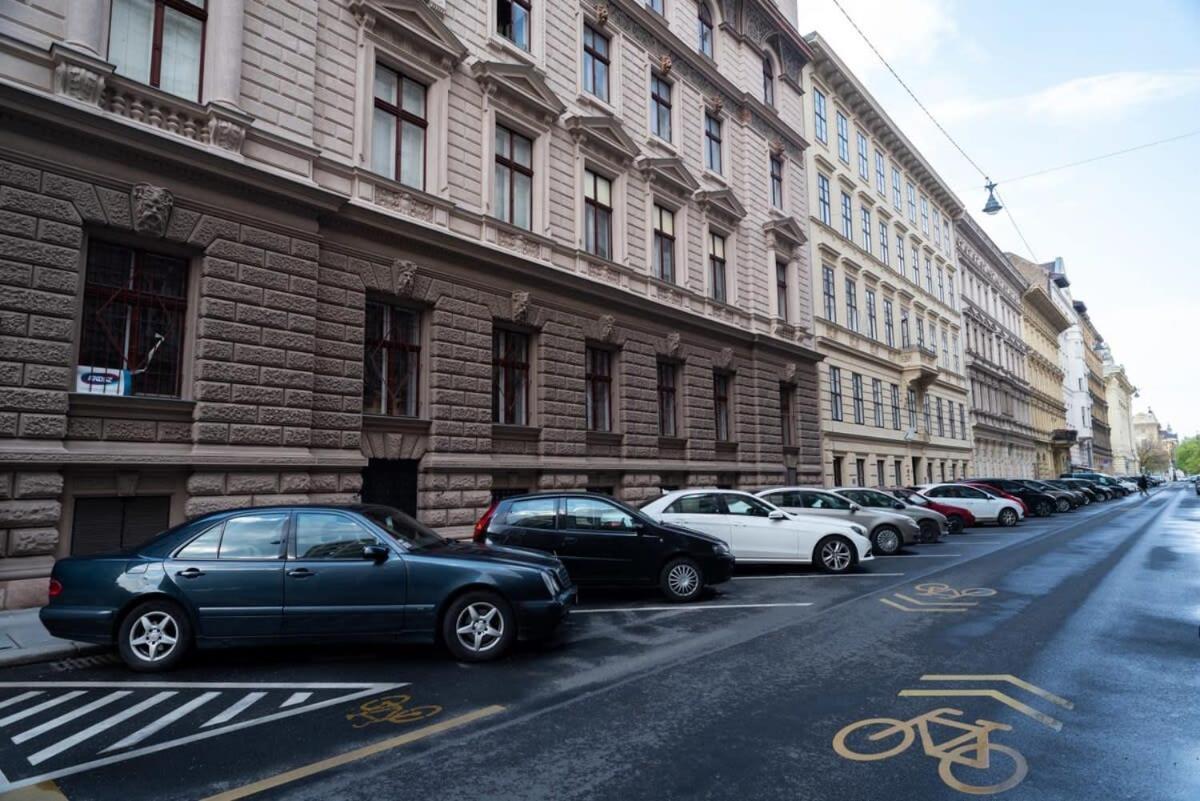 Lovely Downtown Apartment Close To The Basilica Budapest Exteriör bild